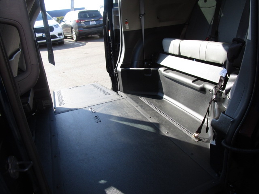 New 2025 Toyota Sienna Hybrid XLE Plus - BraunAbility Side Entry Entry In Floor Automatic Ramp