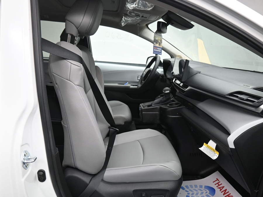 2026 Toyota Sienna XLE - Photo 12