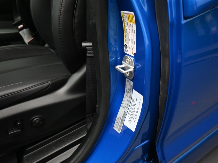 Blue Chrysler Pacifica image number 15