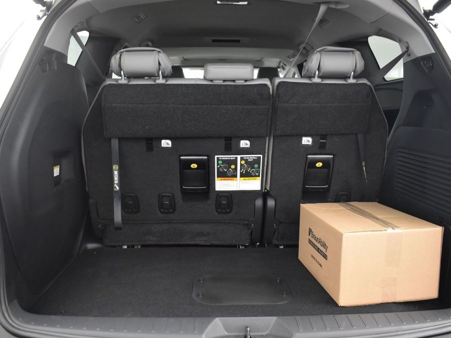 New 2025 Toyota Sienna Hybrid XLE Base - BraunAbility Side Entry Entry Fold Out Automatic Ramp