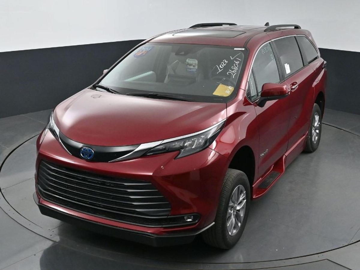 2025 TOYOTA SIENNA - Image 24