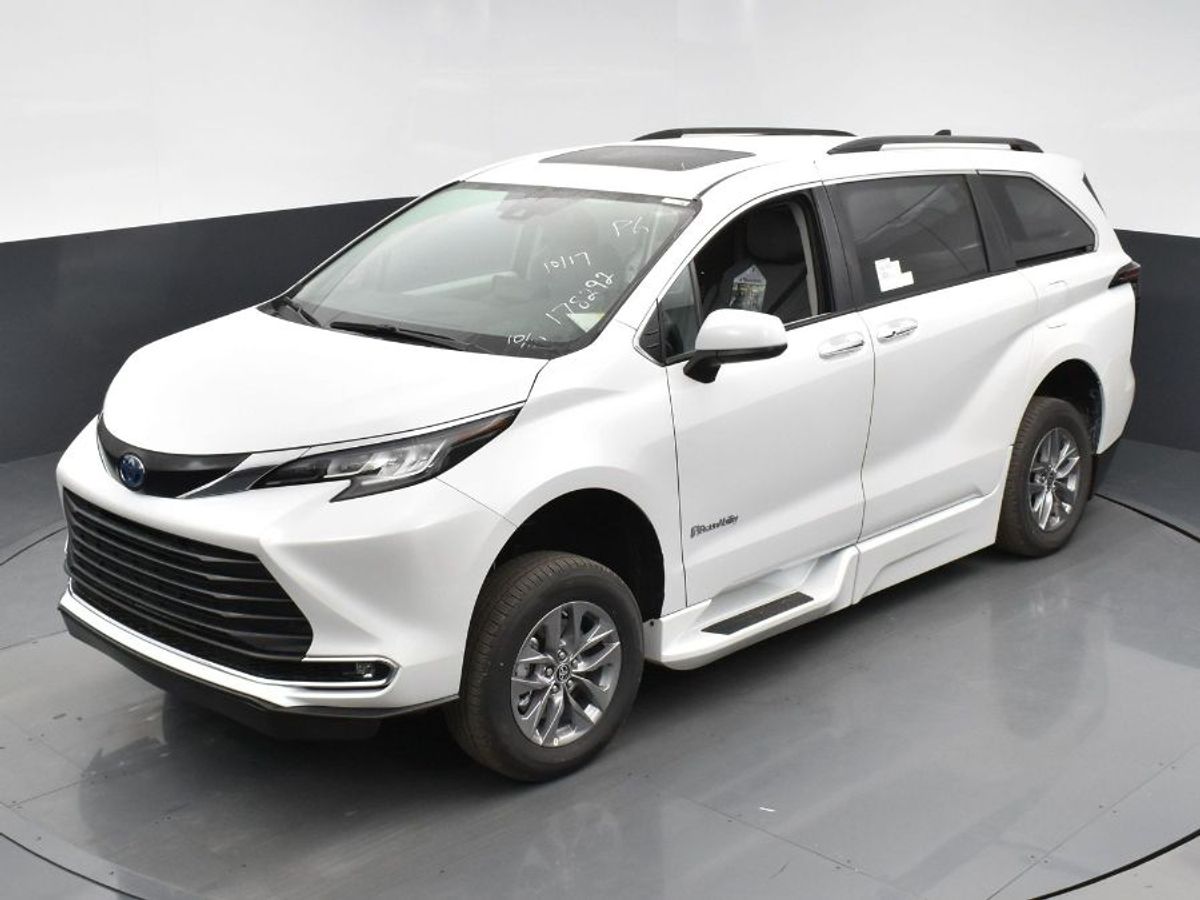 2023 Toyota Sienna XLE - Photo 15