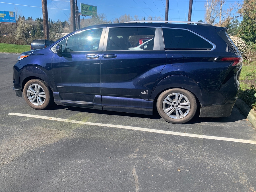 Used 2021 Toyota Sienna Hybrid Platinum - VMI Side Entry Entry In Floor Automatic Ramp