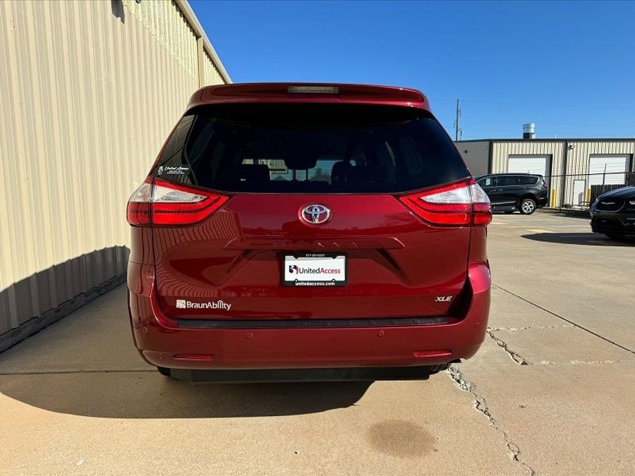 Used 2016 Toyota Sienna XLE - BraunAbility Side Entry In Floor Automatic Ramp