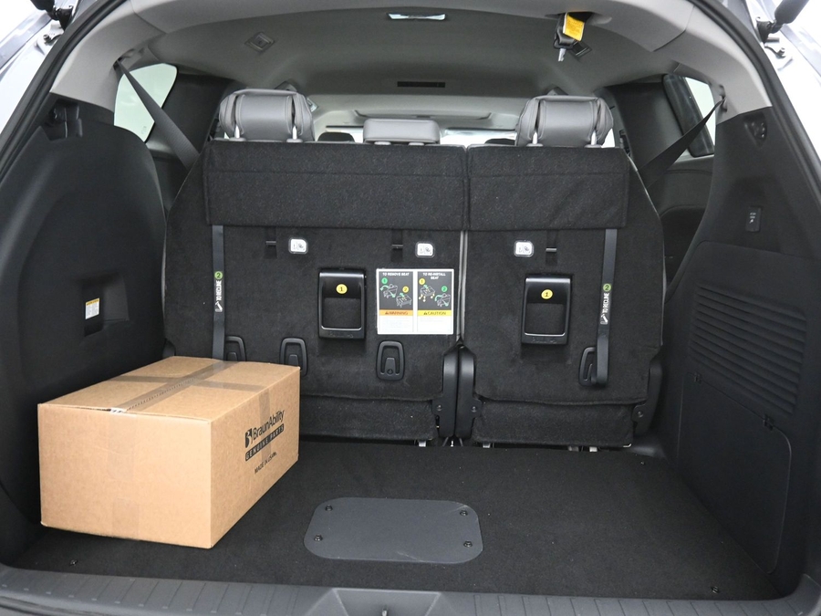 New 2025 Toyota Sienna Hybrid XLE Plus - BraunAbility Side Entry Entry Fold Out Automatic Ramp