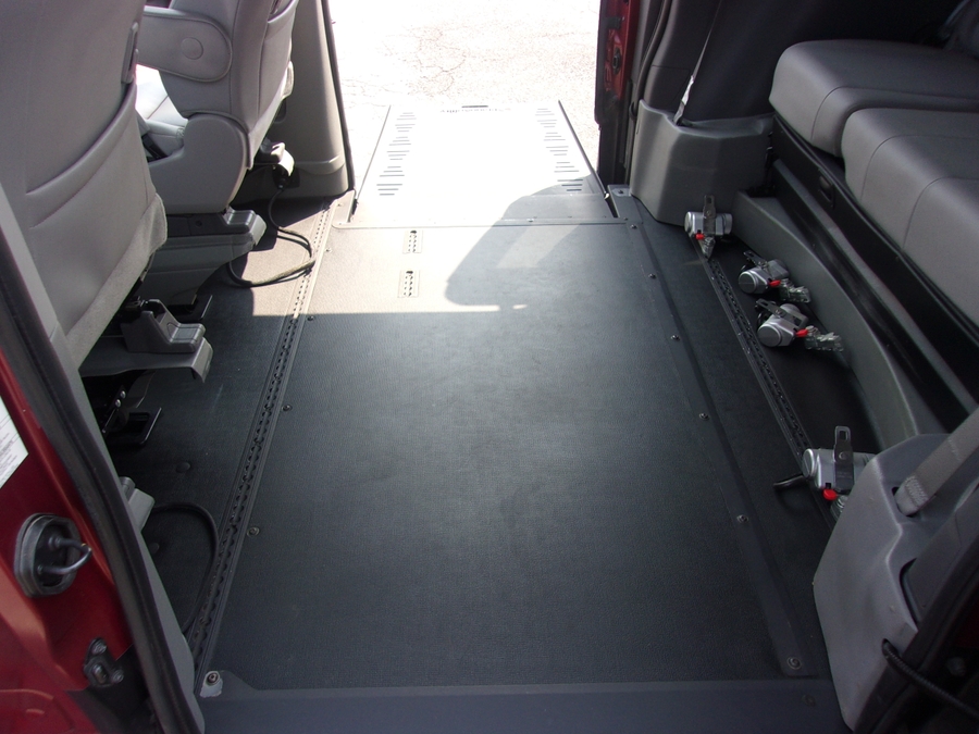 Red Toyota Sienna image number 9