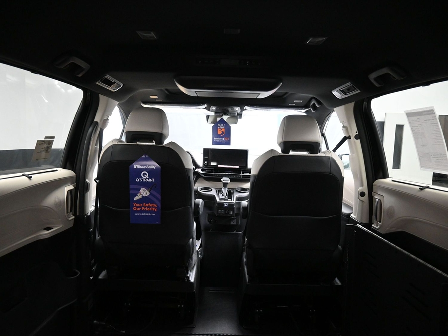 New 2025 Toyota Sienna Hybrid Platinum - BraunAbility Side Entry Entry Fold Out Automatic Ramp