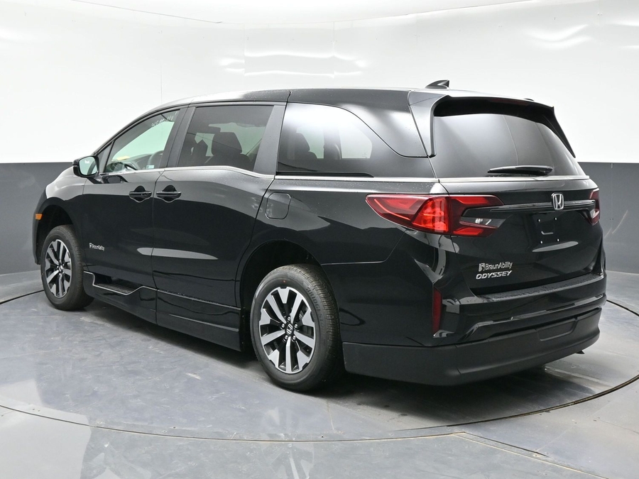 Black Honda Odyssey image number 2
