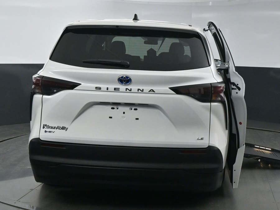 New 2025 Toyota Sienna Hybrid LE - BraunAbility Side Entry Entry Fold Out Automatic Ramp