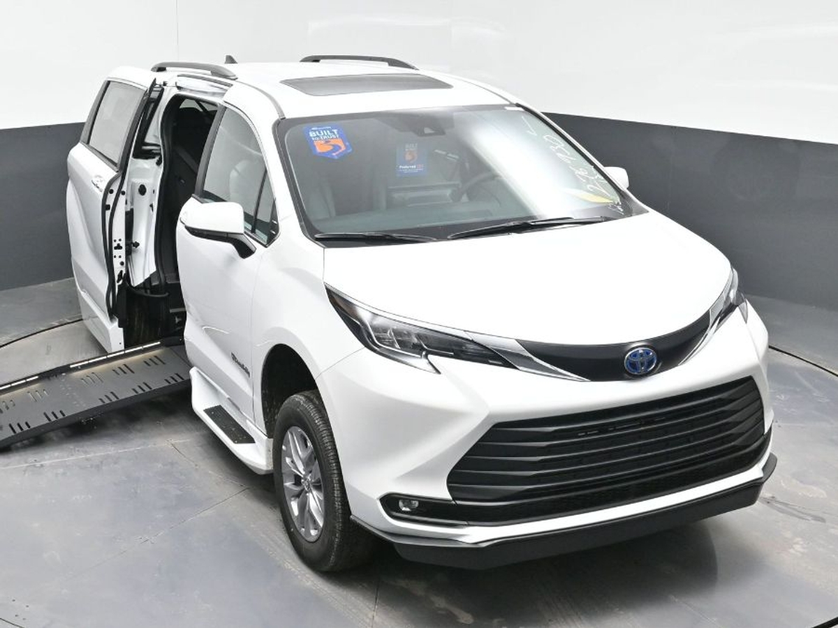 2025 TOYOTA SIENNA - Image 23
