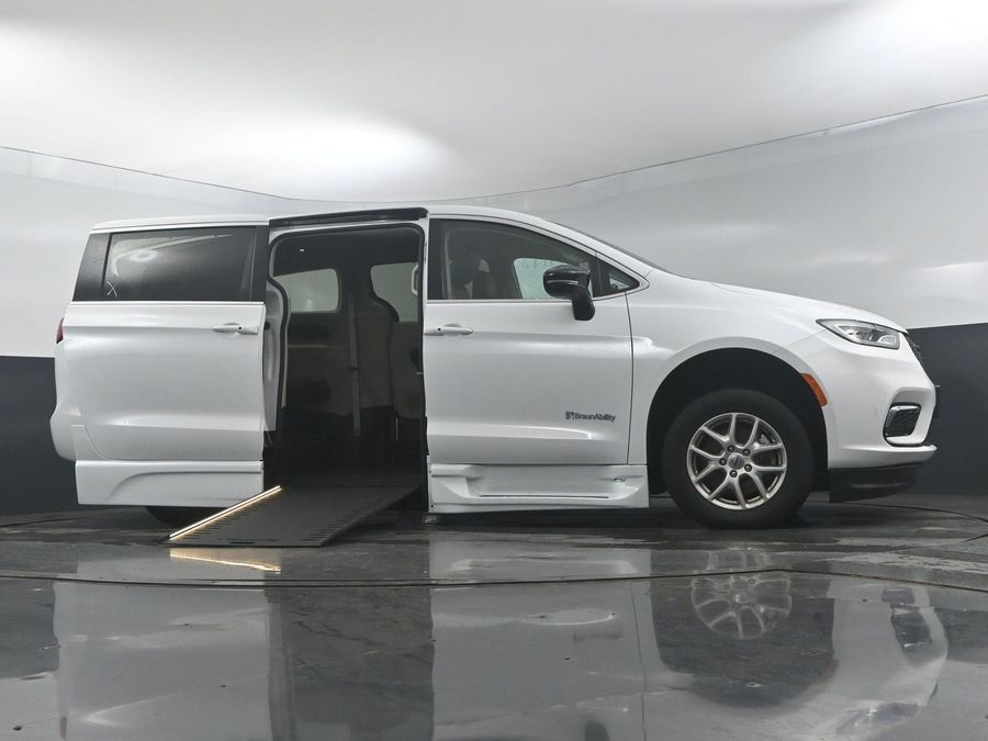Used 2024 Chrysler Pacifica Touring L - BraunAbility Side Entry Entry Fold Out Automatic Ramp