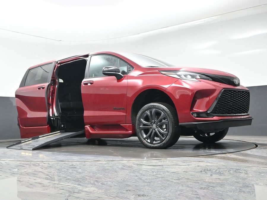 New 2026 Toyota Sienna Hybrid XSE Sport - BraunAbility Side Entry Entry Fold Out Automatic Ramp