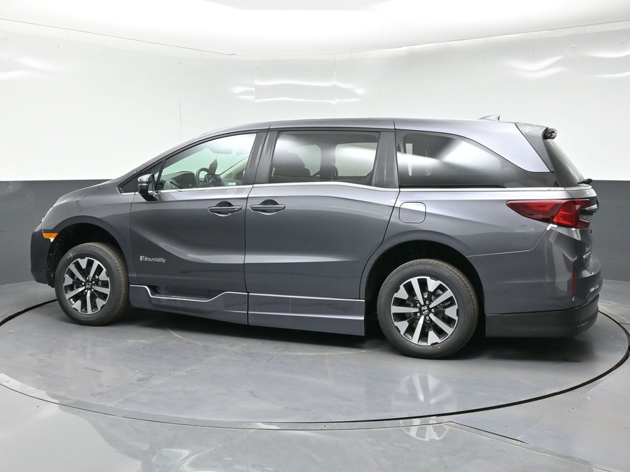 Grey Honda Odyssey image number 1