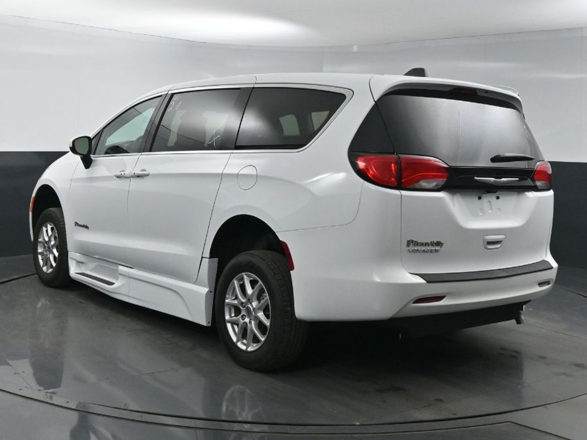 2023 CHRYSLER VOYAGER - Image 5