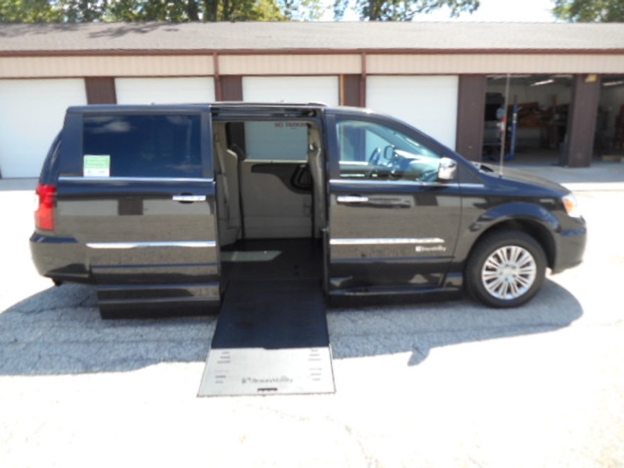 Mocha Java Pearl Chrysler Town and Country image number 12