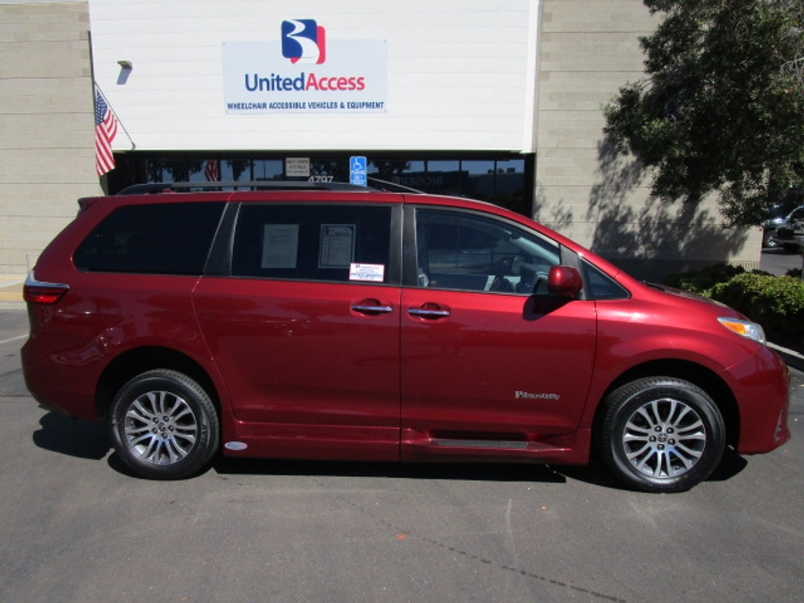 Used 2020 Toyota Sienna XLE - BraunAbility Side Entry Entry In Floor Automatic Ramp