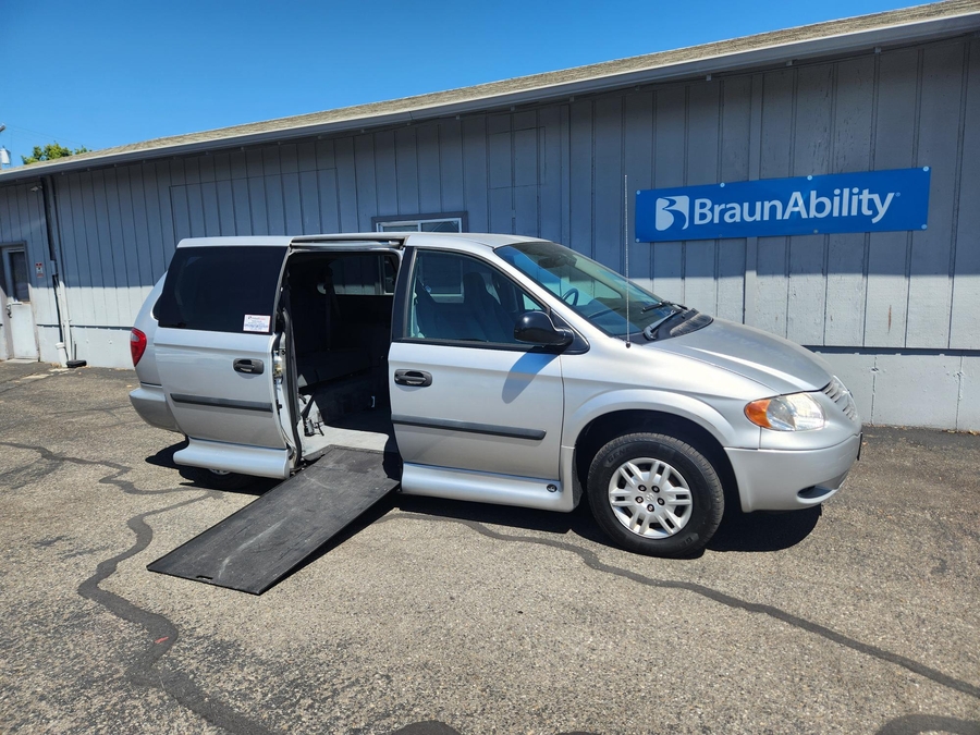 Used 2005 Dodge Grand Caravan SE - VMI Side Entry In Floor Automatic Ramp