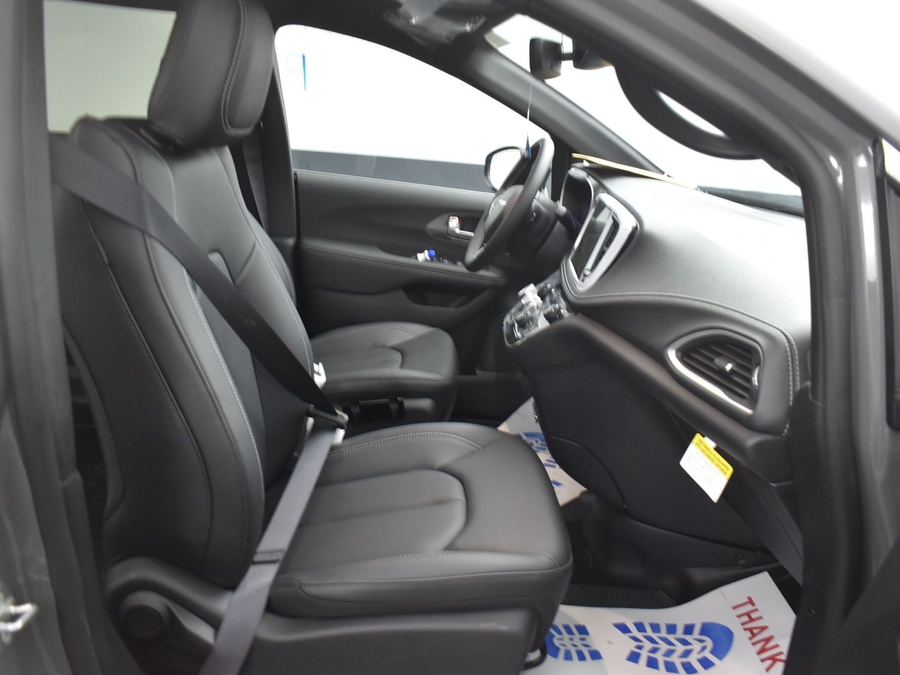 New 2025 Chrysler Pacifica Select Safety - BraunAbility Side Entry Entry Fold Out Automatic Ramp