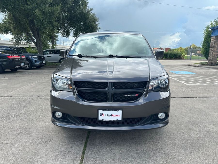 Used 2015 Dodge Grand Caravan SXT - BraunAbility Side Entry Entry Fold Out Automatic Ramp