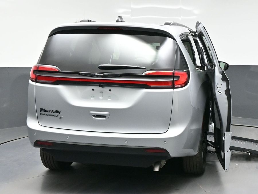2026 Chrysler Pacifica Select - Photo 23