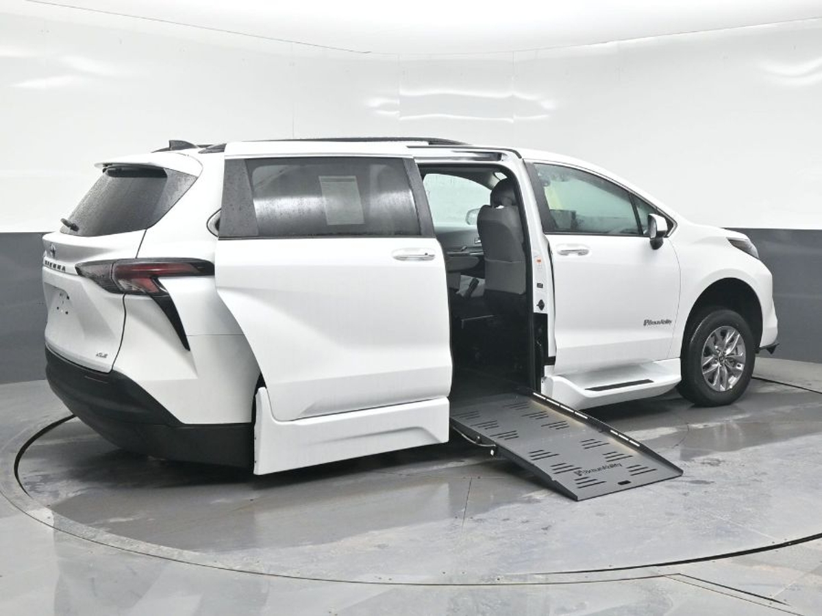2025 TOYOTA SIENNA - Image 7