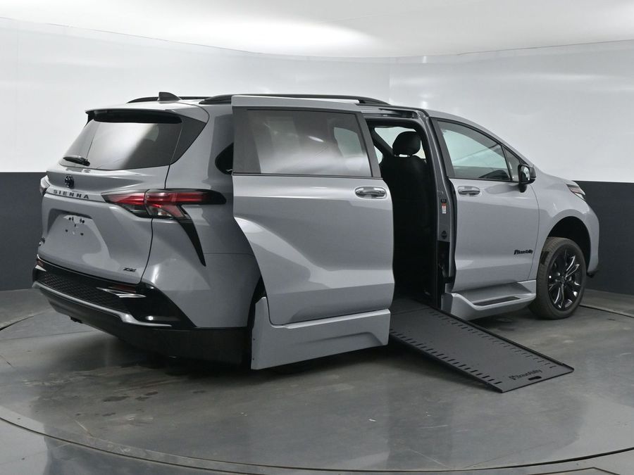 New 2025 Toyota Sienna Hybrid XSE Sport - BraunAbility Side Entry Entry In Floor Automatic Ramp