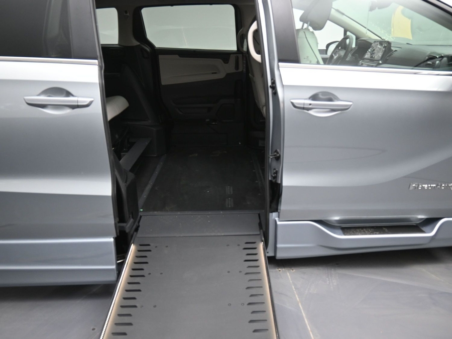 New 2026 Honda Odyssey Touring - BraunAbility Side Entry Entry In Floor Automatic Ramp