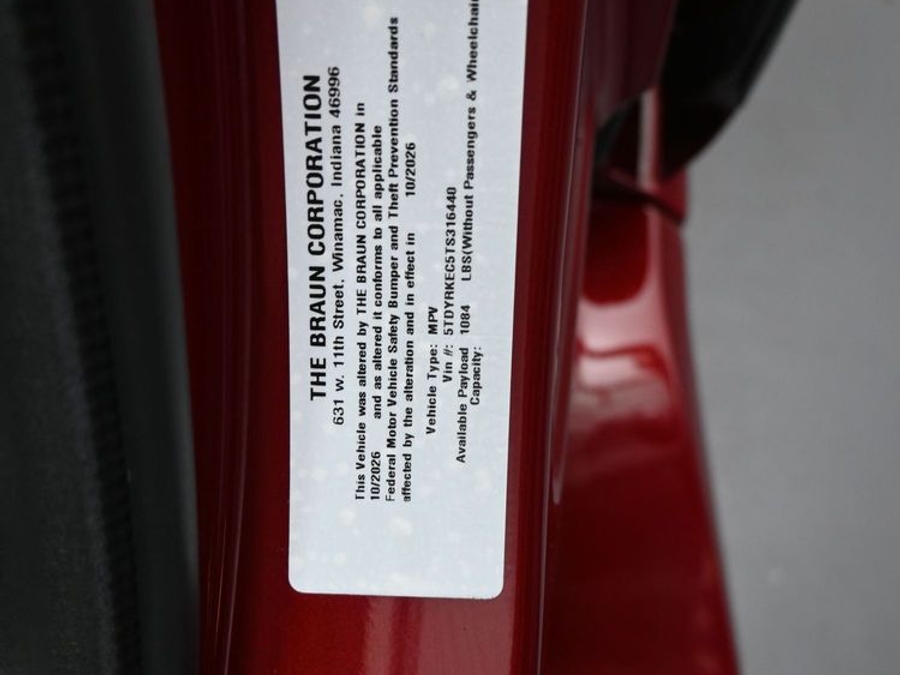 New 2026 Toyota Sienna Hybrid XLE Base - BraunAbility Side Entry In Floor Automatic Ramp
