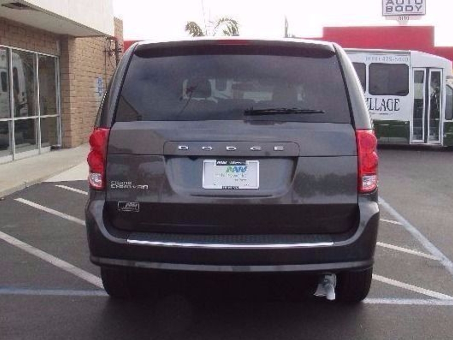 Grey Dodge Grand Caravan image number 3