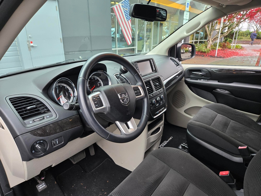 Used 2017 Dodge Grand Caravan SE - International Mobility Rear Entry Entry Fold Out Manual Ramp