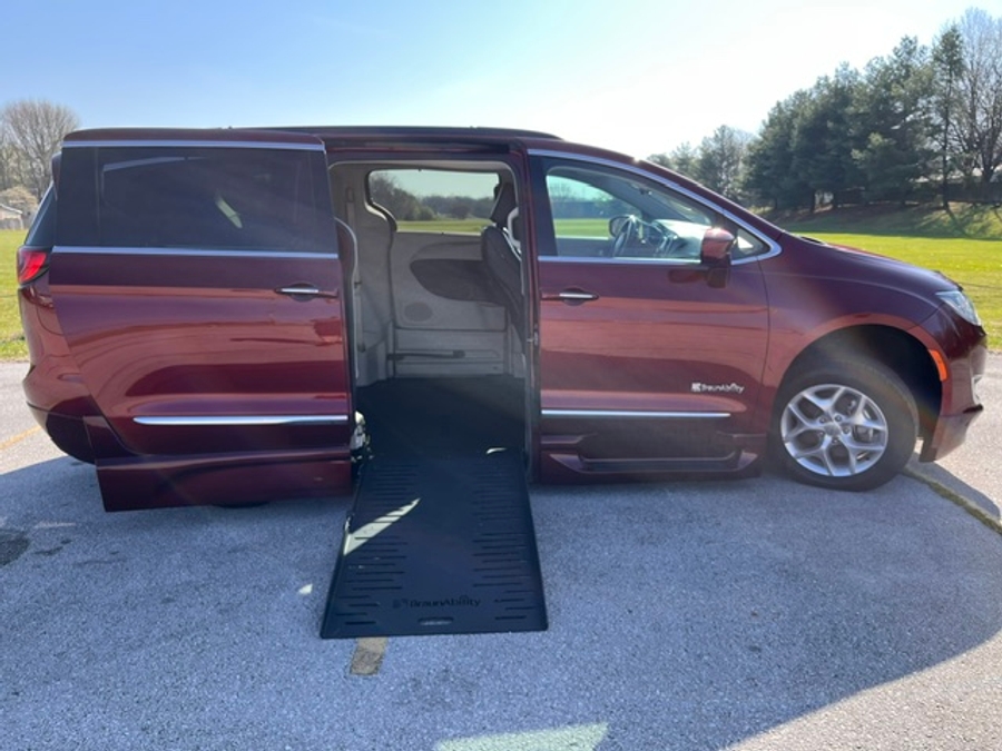 Used 2017 Chrysler Pacifica Touring L - BraunAbility Side Entry Entry Fold Out Automatic Ramp