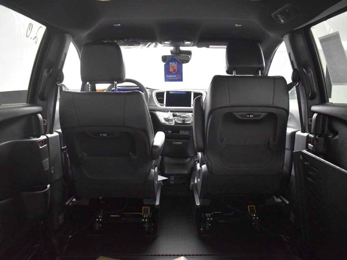 2025 CHRYSLER PACIFICA - Image 15