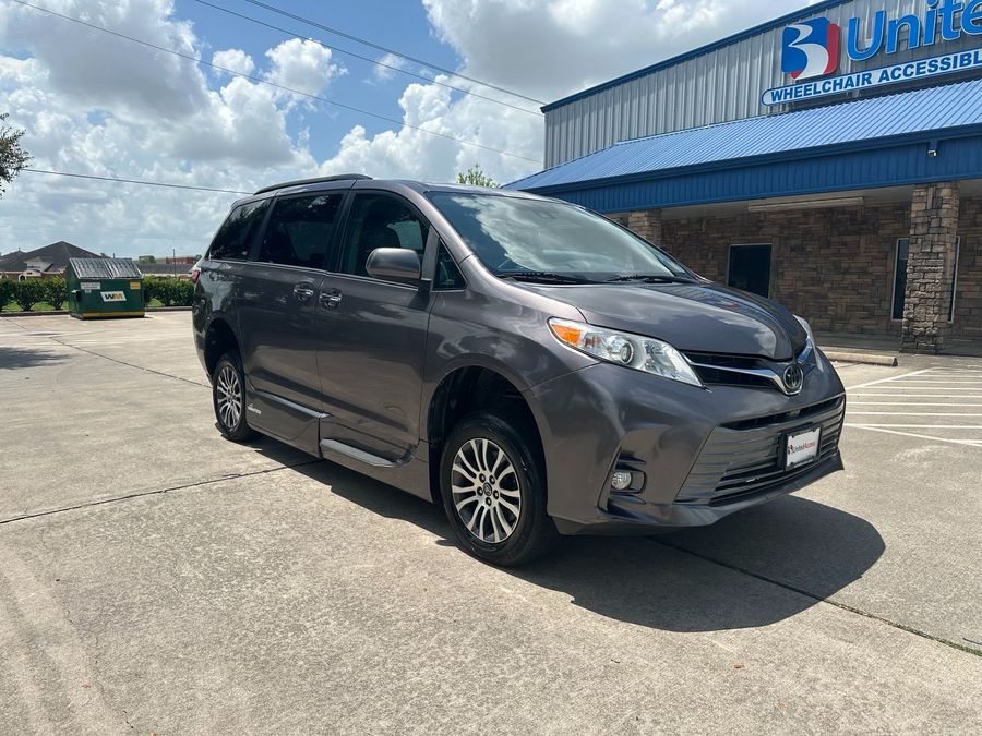 Used 2019 Toyota Sienna XLE Base - VMI Side Entry Entry In Floor Automatic Ramp