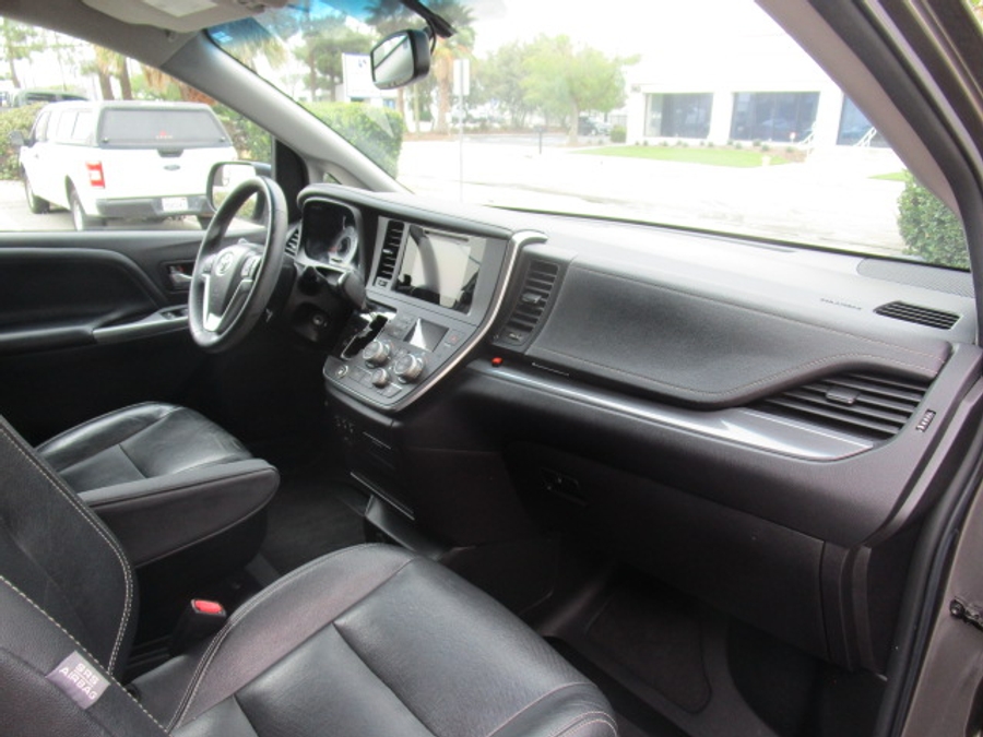 Used 2016 Toyota Sienna SE - BraunAbility Side Entry Entry Fold Out Automatic Ramp