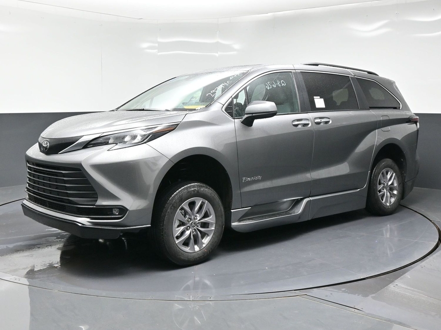 New 2026 Toyota Sienna Hybrid XLE Add - BraunAbility Side Entry In Floor Automatic Ramp