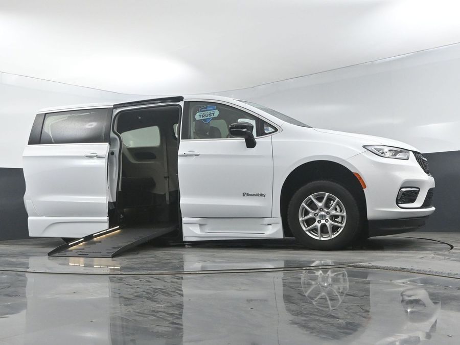 Used 2024 Chrysler Pacifica Touring L - BraunAbility Side Entry Entry Fold Out Automatic Ramp