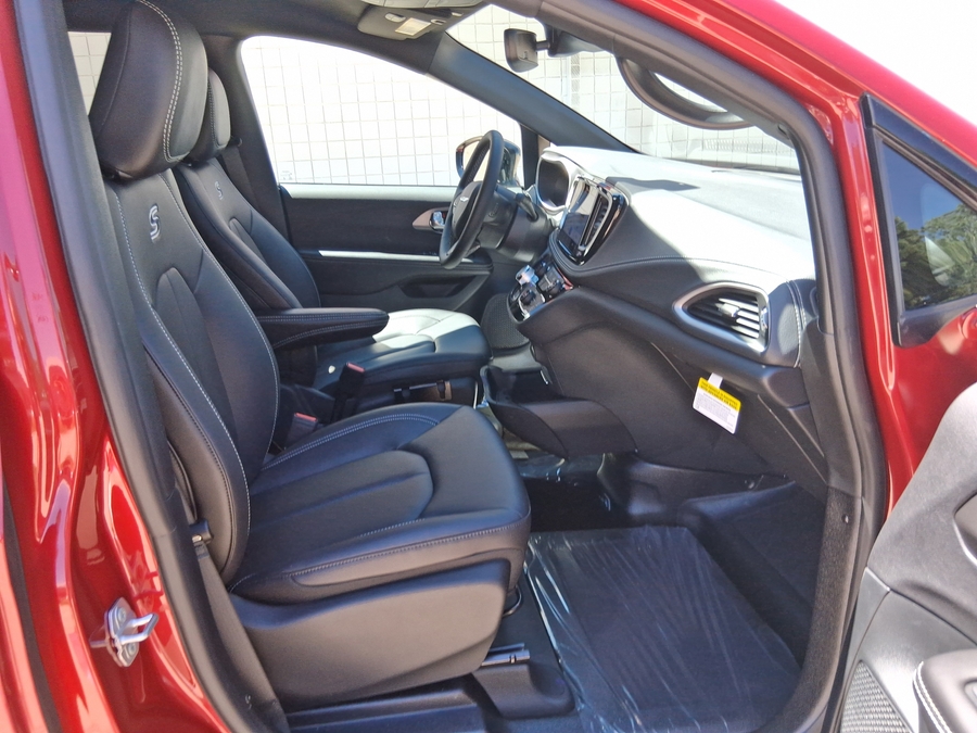 Red Chrysler Pacifica image number 10