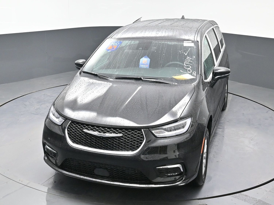Black Chrysler Pacifica image number 23
