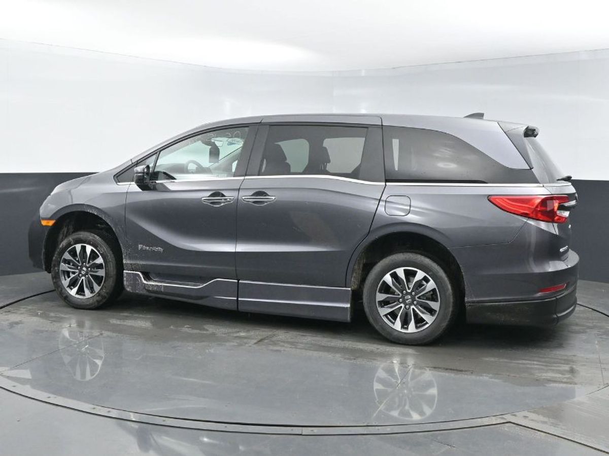 Grey Honda Odyssey image number 20