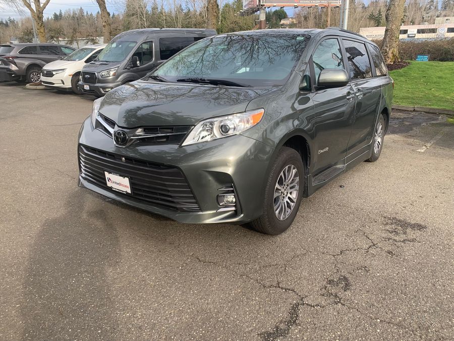 Used 2019 Toyota Sienna XLE Base - BraunAbility Side Entry Entry Fold Out Automatic Ramp