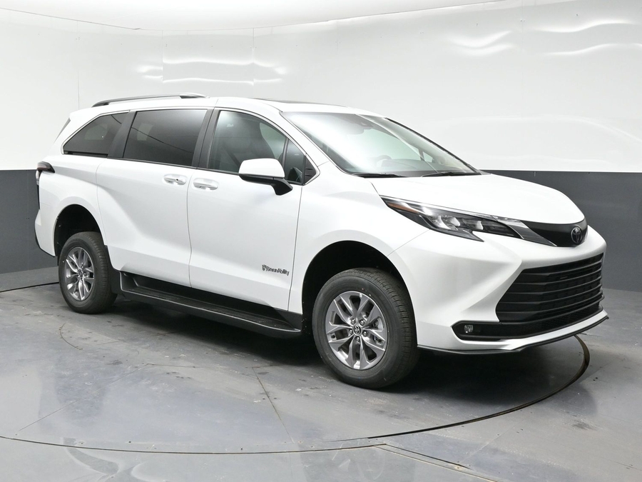 New 2026 Toyota Sienna Hybrid XLE Add - BraunAbility Commercial Rear Entry Entry Fold Out Manual Ramp