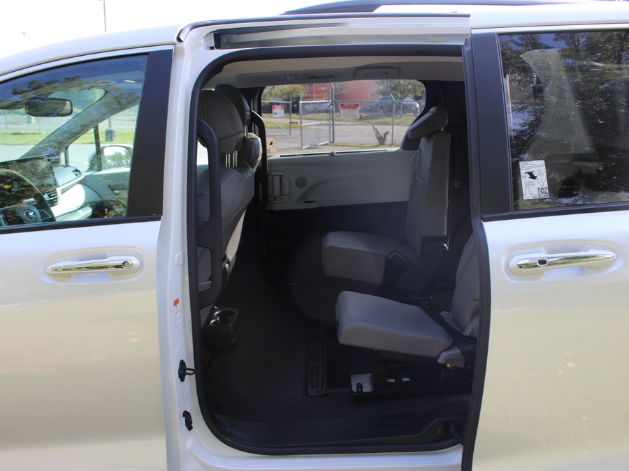White Toyota Sienna image number 8