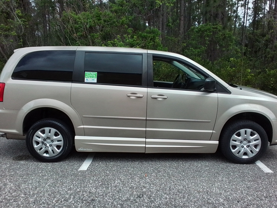Brown Dodge Grand Caravan image number 9