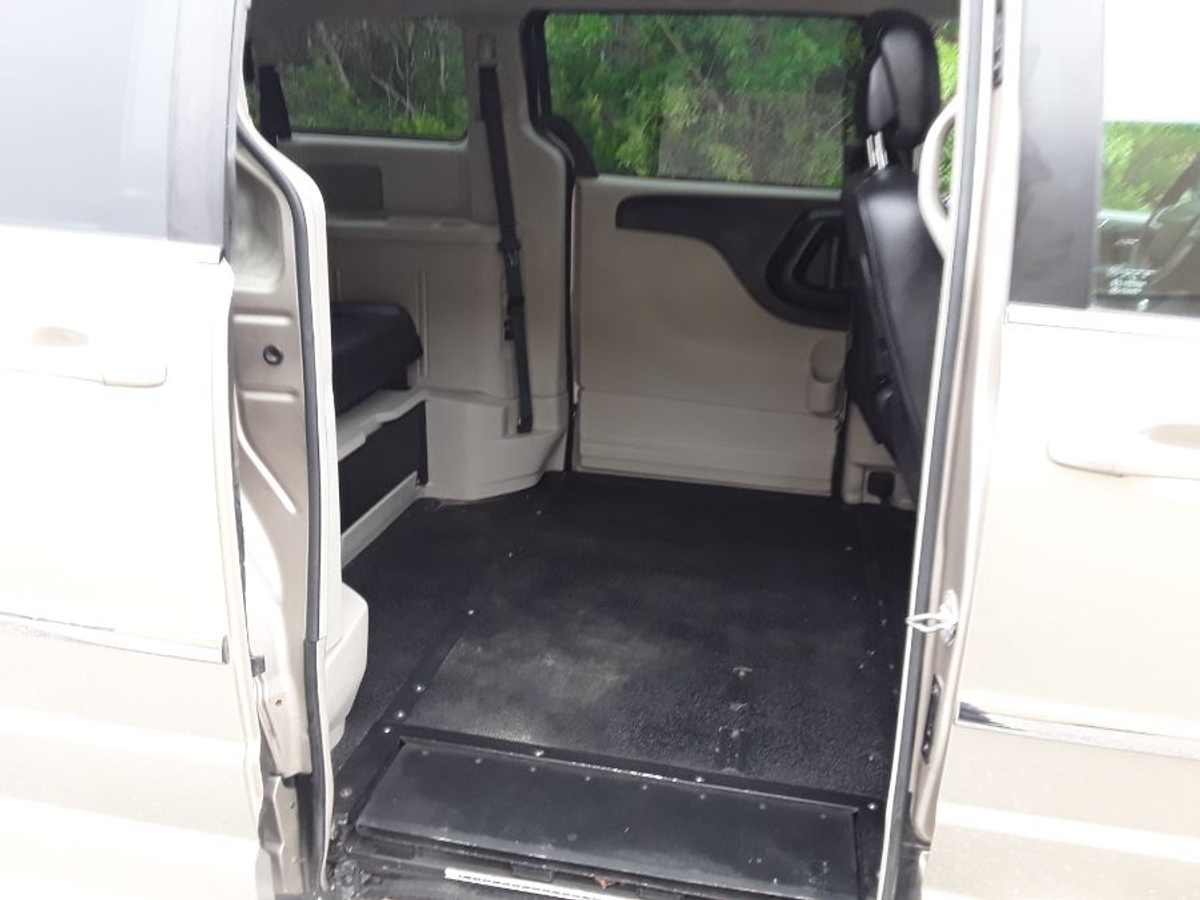 2016 CHRYSLER TOWN AND COUNTRY - Image 8