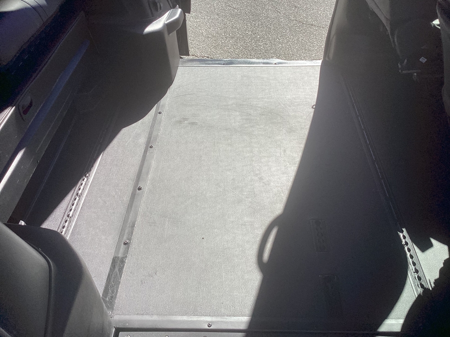 White Honda Odyssey image number 11
