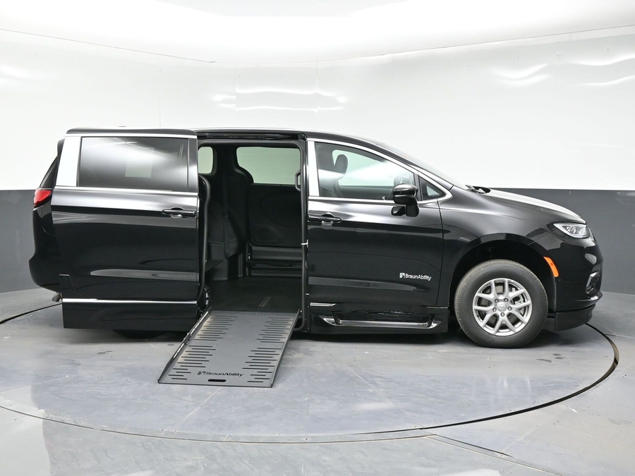 2026 Chrysler Pacifica's photo