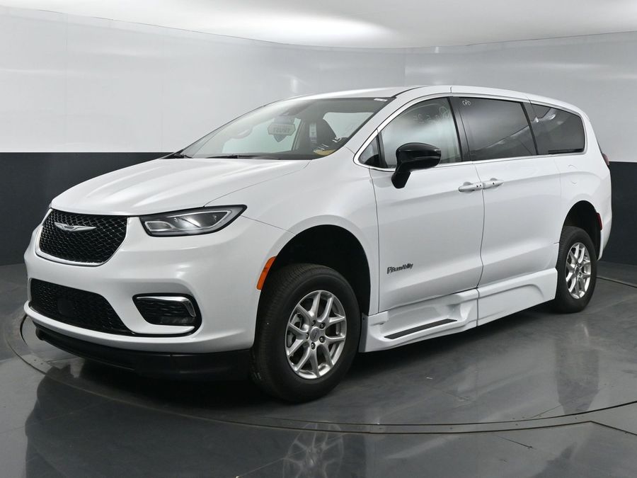 Used 2024 Chrysler Pacifica Touring L - BraunAbility Side Entry Entry Fold Out Automatic Ramp