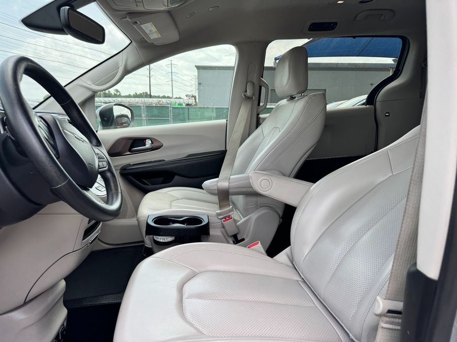 Used 2021 Chrysler Voyager LXi Base - BraunAbility Side Entry Entry Fold Out Automatic Ramp