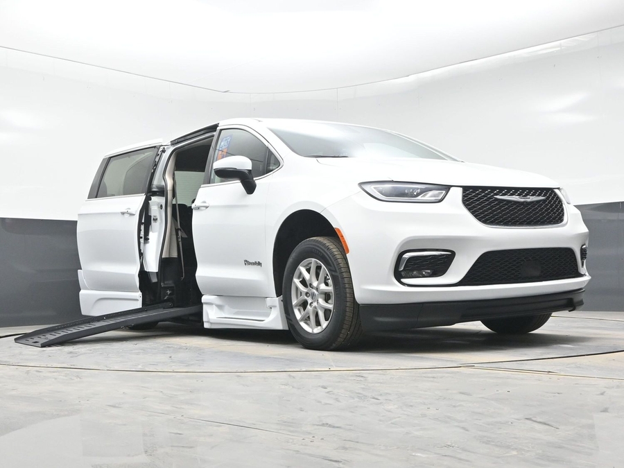 Used 2023 Chrysler Pacifica Touring L - BraunAbility Side Entry Entry Fold Out Automatic Ramp