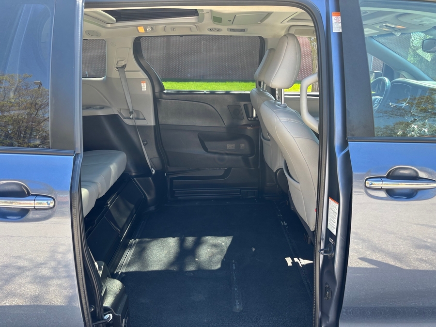 Used 2016 Toyota Sienna Limited - BraunAbility Side Entry Entry Fold Out Automatic Ramp
